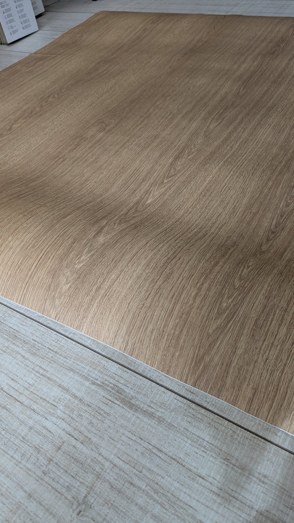 Vinilo Autoadhesivo Roble Natural – Resistente al Agua - C5 Coverings