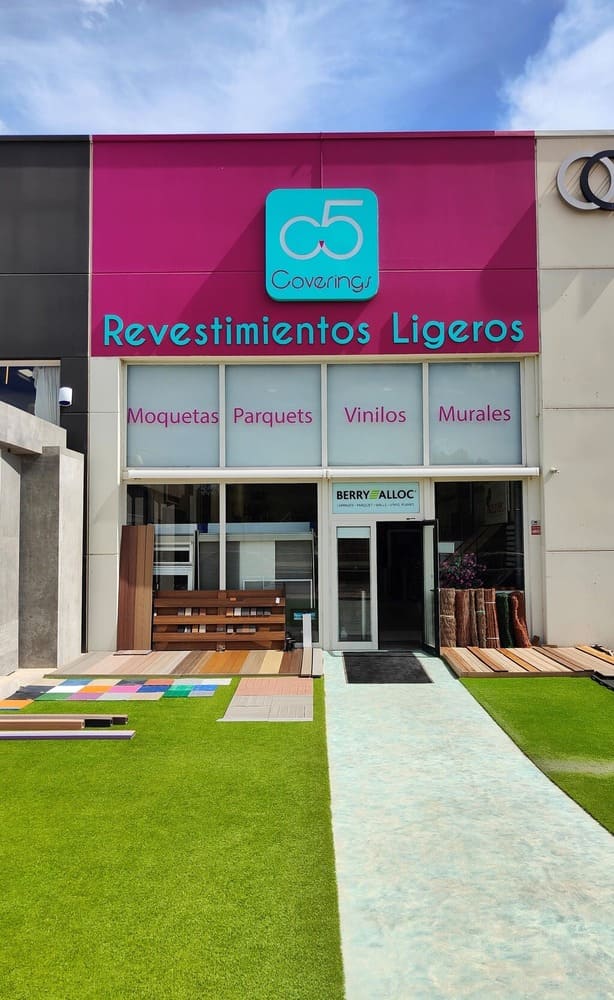 Mural artístico Miradas, medida ancho 2 m. x 2.50 m. alto - C5 Coverings